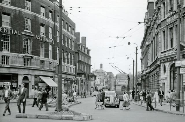 Brook Green Road (hoy en día, Shepherds Bush Road) en Hammersmith Broadway, 1959, 1959
