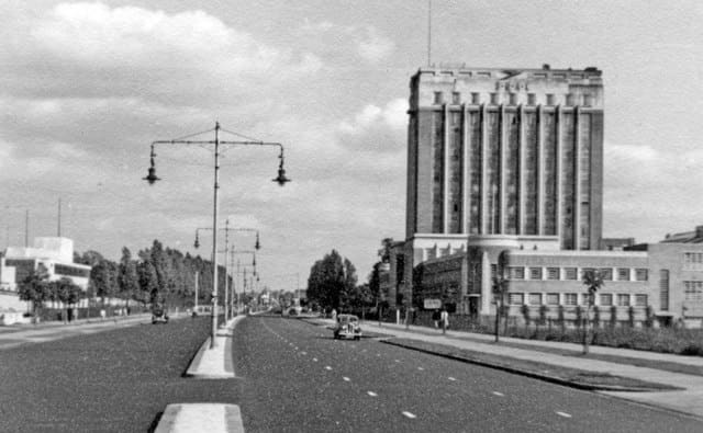 Spre est pe Great West Road, Brentford 1949, 1949