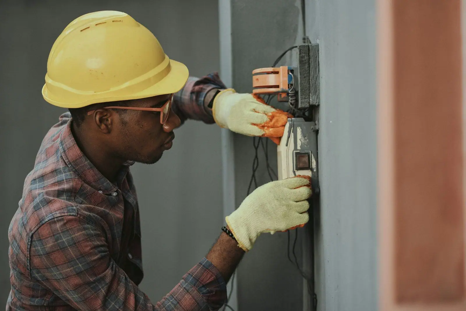 An electrician in a yellow hard hat